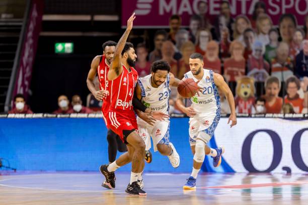 射门果断且 射门果断且